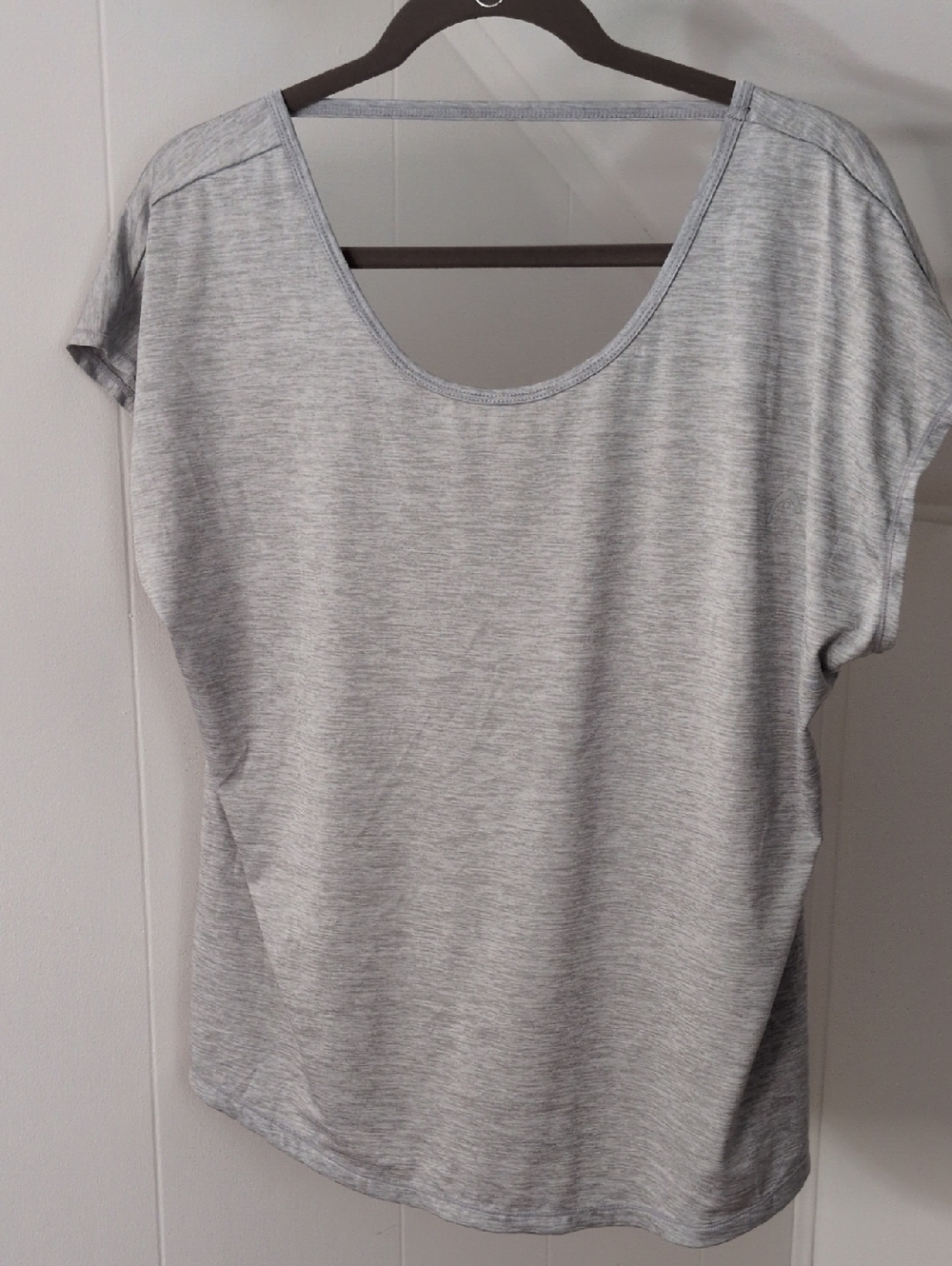 Head Women's Light Gray Scoop Neck Short Sleeve Top